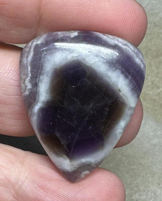 Teardrop 33x27mm Tripache Amethyst Cabochon 40