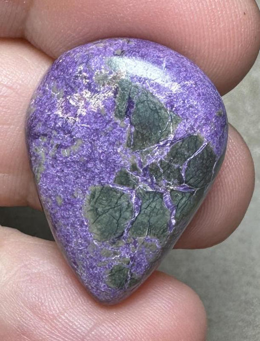 Teardrop 28x20mm Stichtite Cabochon 27
