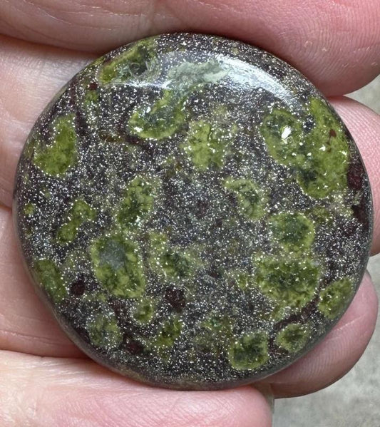Round 32x32mm Epidote Cabochon 39