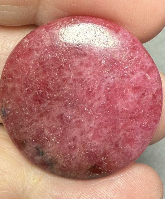 Round 28x28mm Rhodonite Cabochon 58
