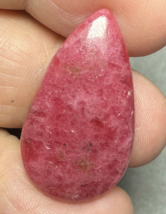 Teardrop 30x17mm Rhodonite Cabochon 63