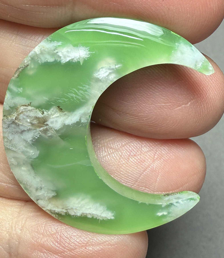 Moon 35x32mm Indonesian Plume Agate Doublet Cabochon 56