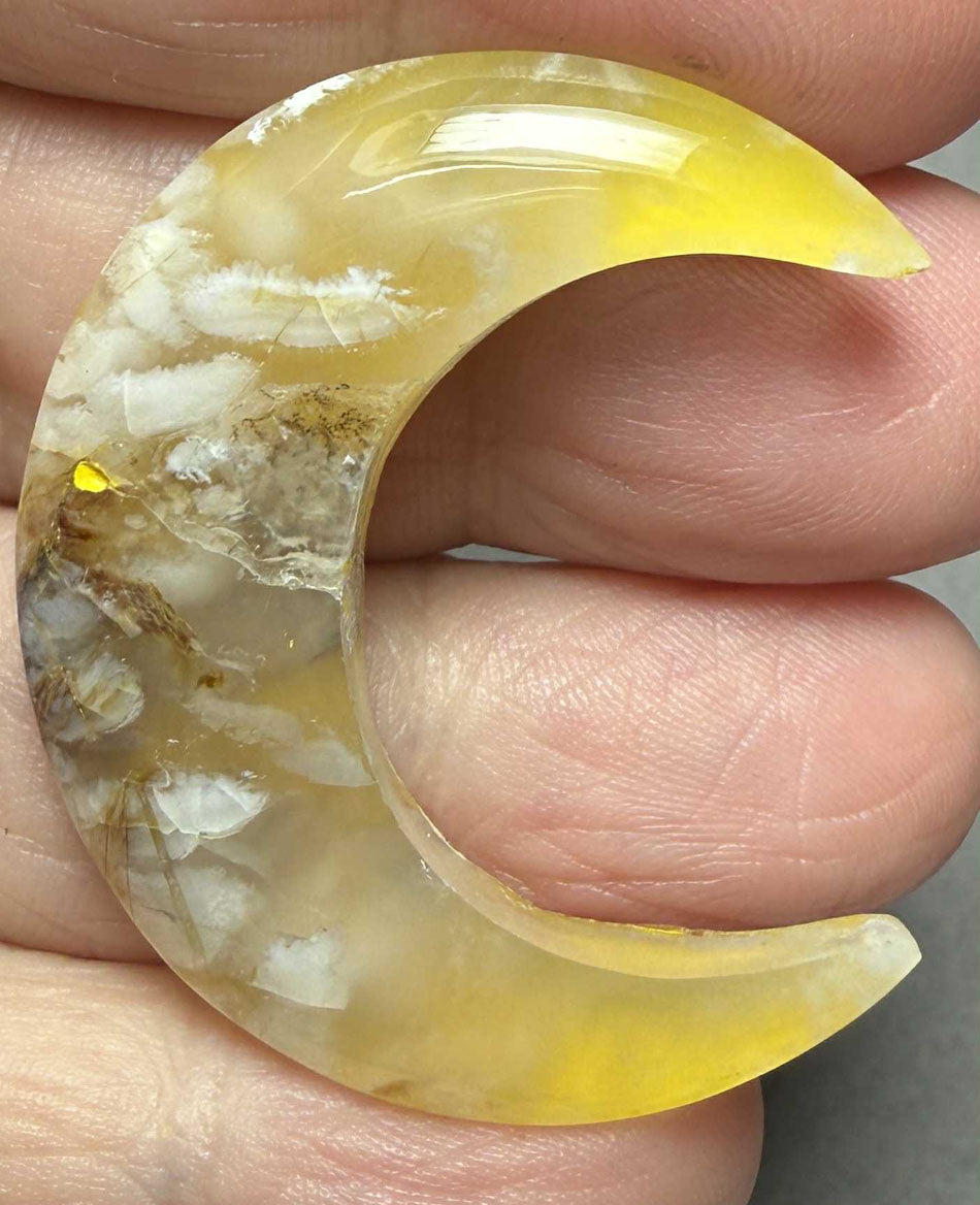 Moon 38x33mm Indonesian Plume Agate Doublet Cabochon 73