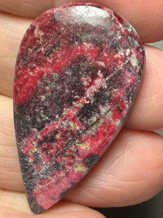 Teardrop 40x23mm Thulite Cabochon 52