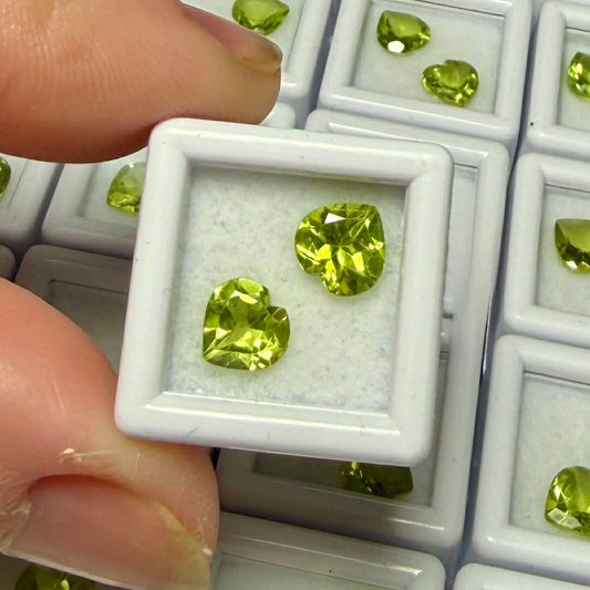 2x 6x6mm Faceted Peridot Hearts Cabochon Pack