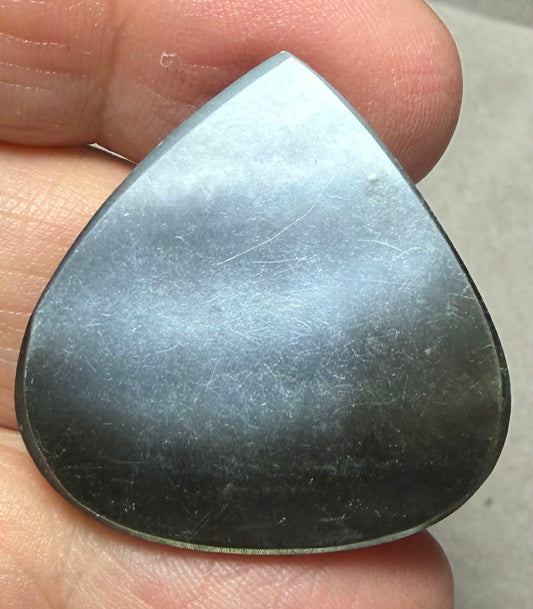 Teardrop 30x29mm Black Mother of Pearl Cabochon 18