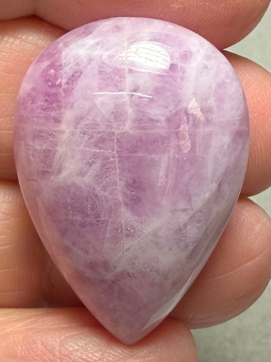 Teardrop 32x23mm Kunzite Cabochon 26