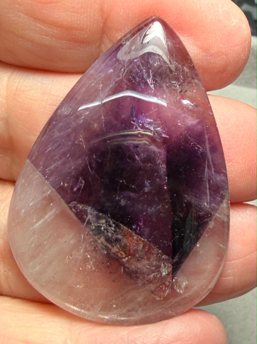 Teardrop 44x32mm Phantom Amethyst Cabochon 21