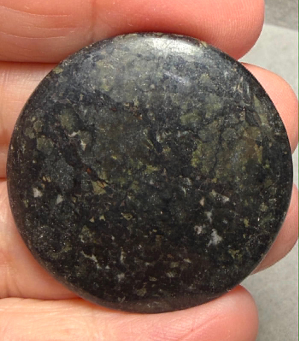 Round 38x38mm Nuummite Cabochon 35
