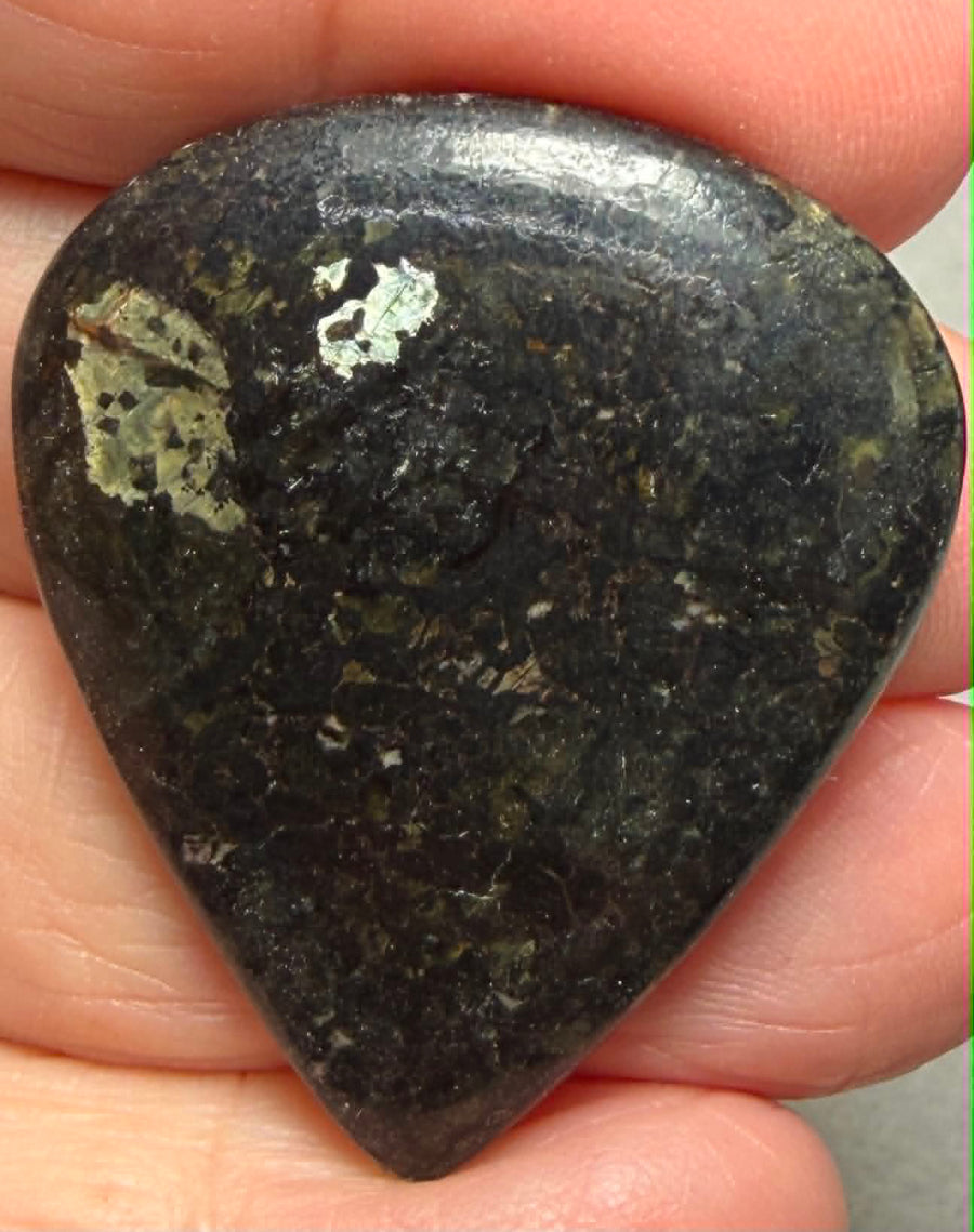 Teardrop 38x33mm Nuummite Cabochon 47