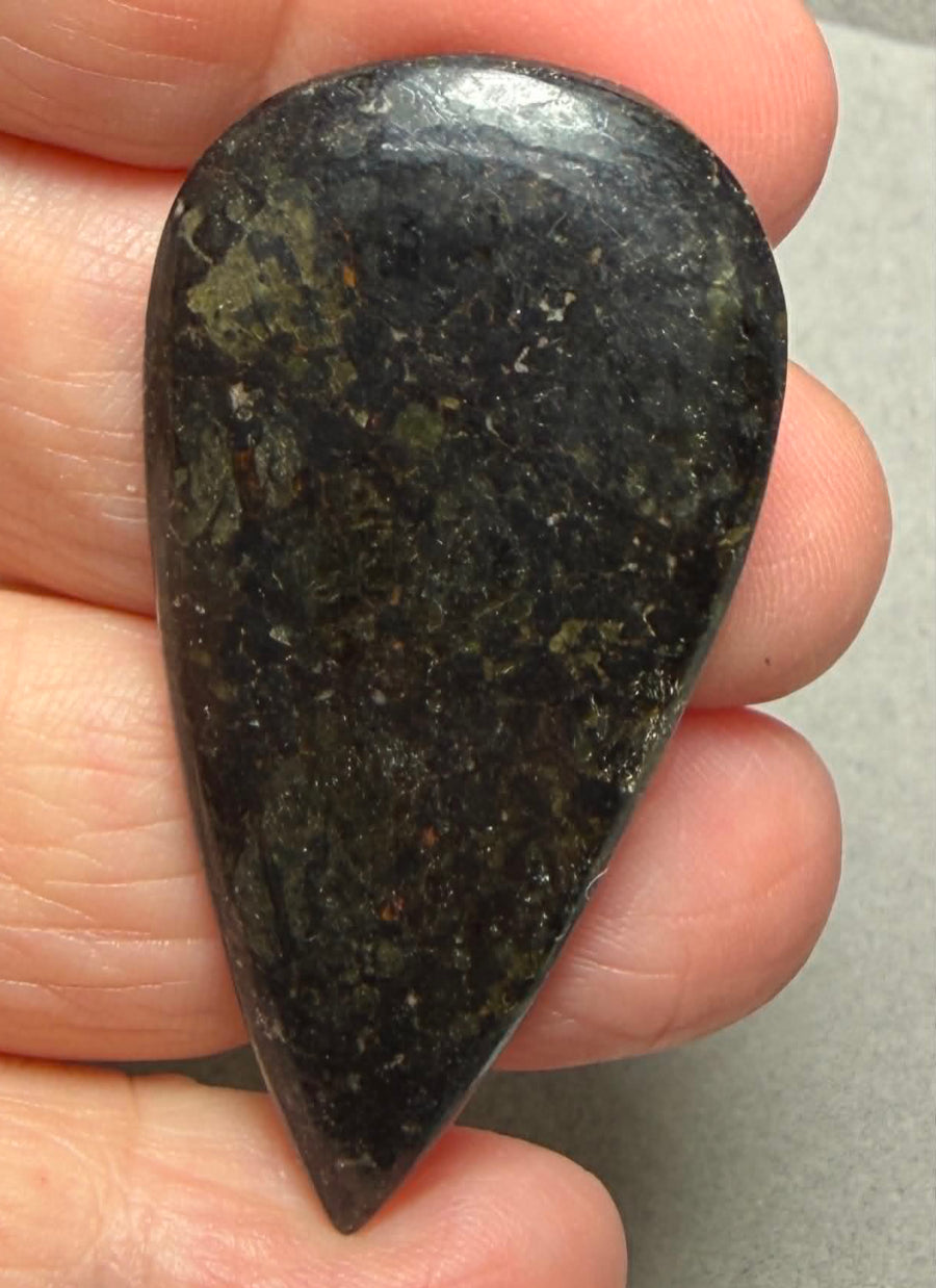 Teardrop 49x25mm Nuummite Cabochon 51