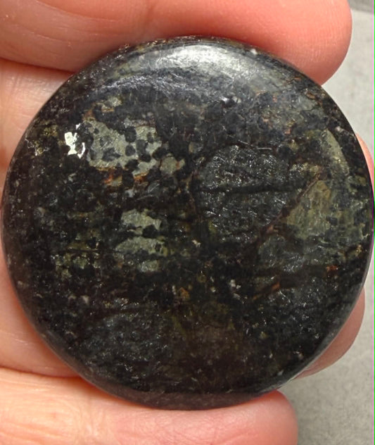Round 39x39mm Nuummite Cabochon 58