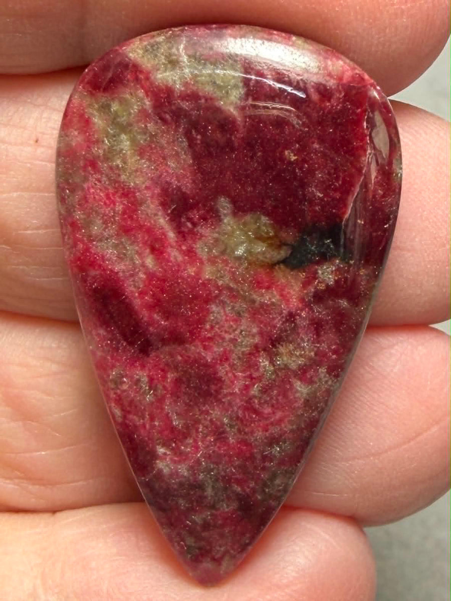 Teardrop 36x21mm Thulite Cabochon 64