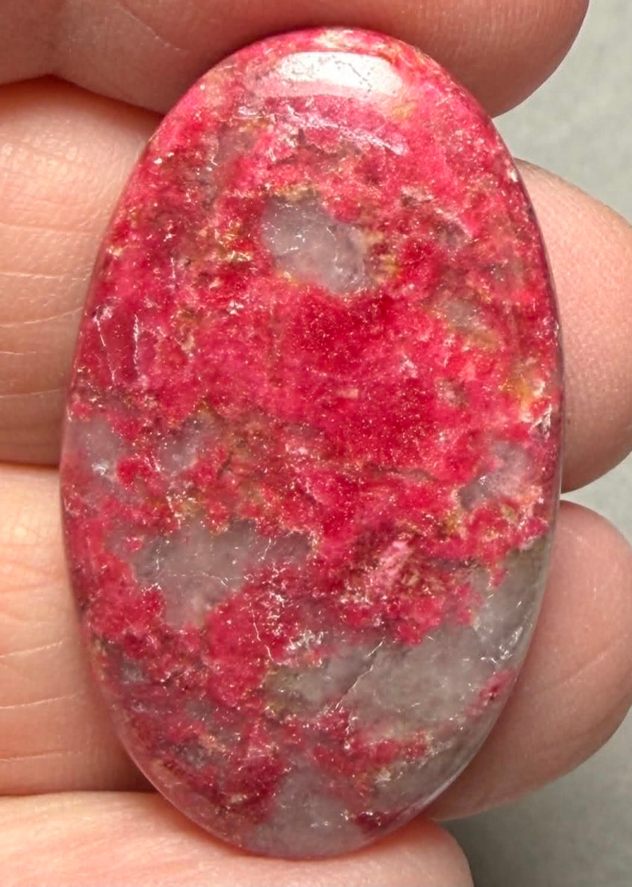 Oval 36x21mm Thulite Cabochon 67