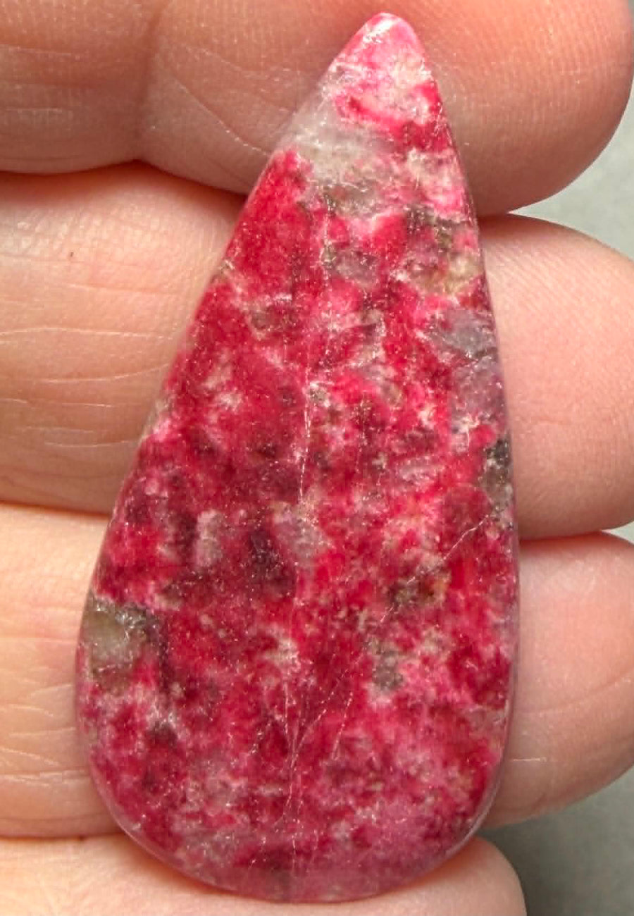 Teardrop 42x21mm Thulite Cabochon 69