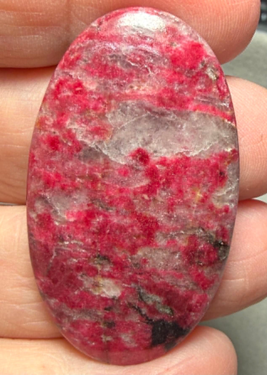 Oval 44x25mm Thulite Cabochon 74