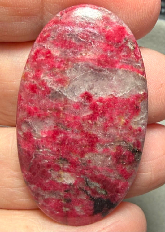 Oval 44x25mm Thulite Cabochon 74