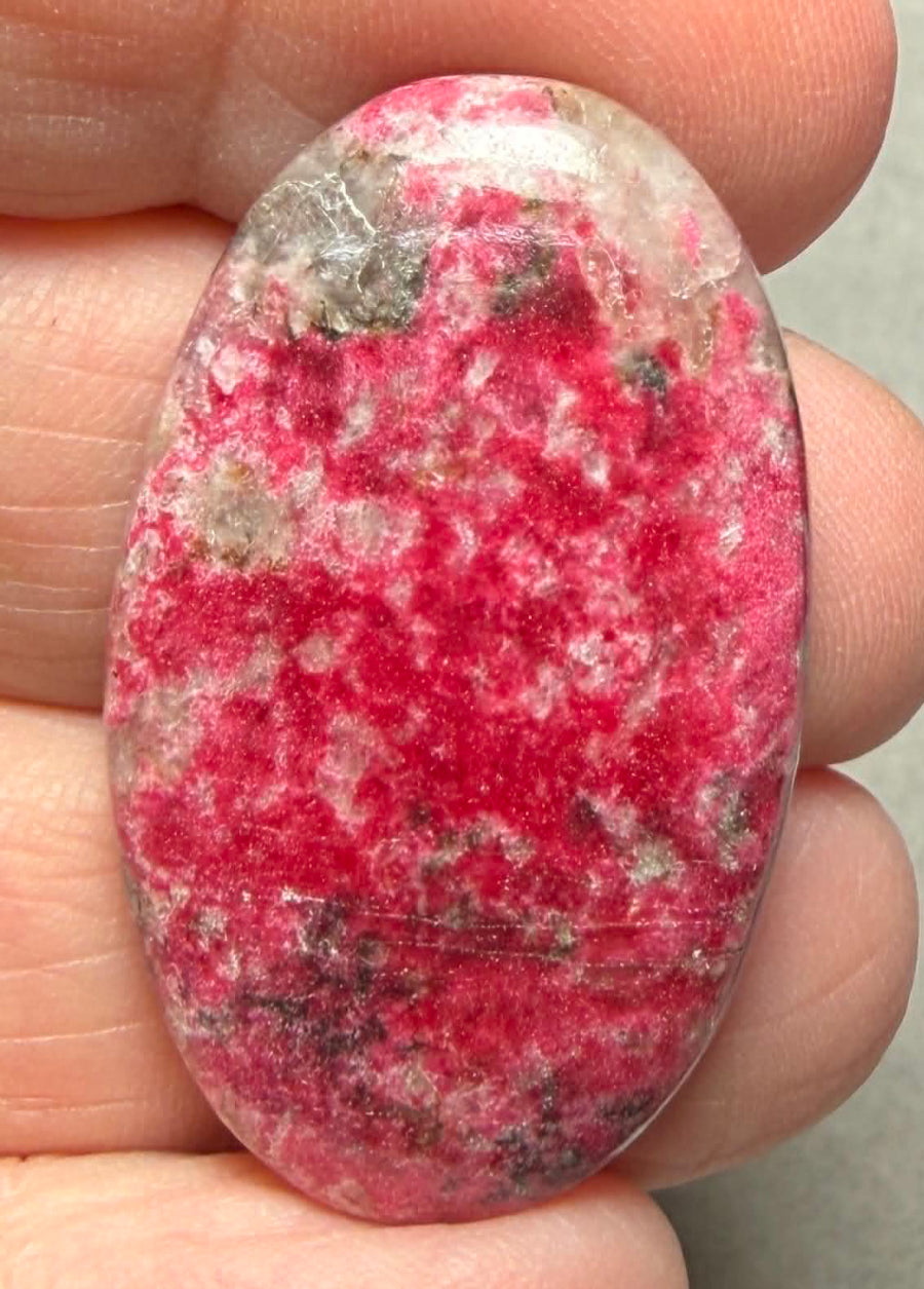 Oval 37x22mm Thulite Cabochon 77