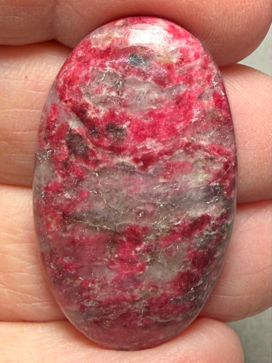 Oval 36x22mm Thulite Cabochon 80
