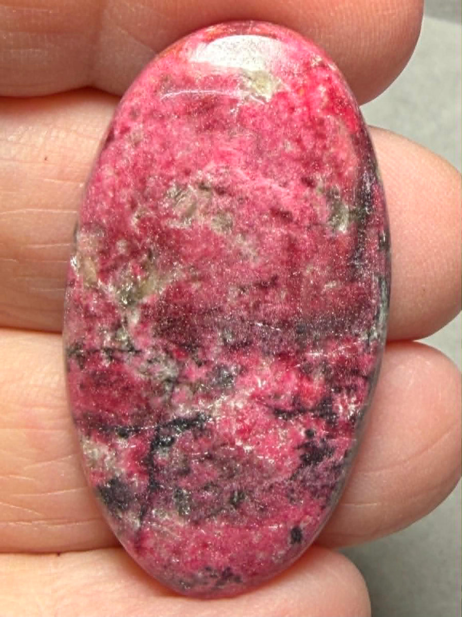 Oval 40x22mm Thulite Cabochon 85