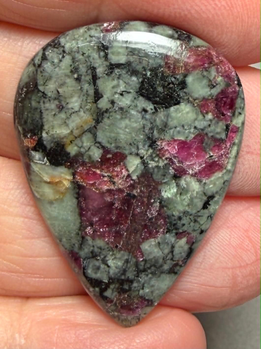 Teardrop 35x26mm Eudialyte Cabochon 41