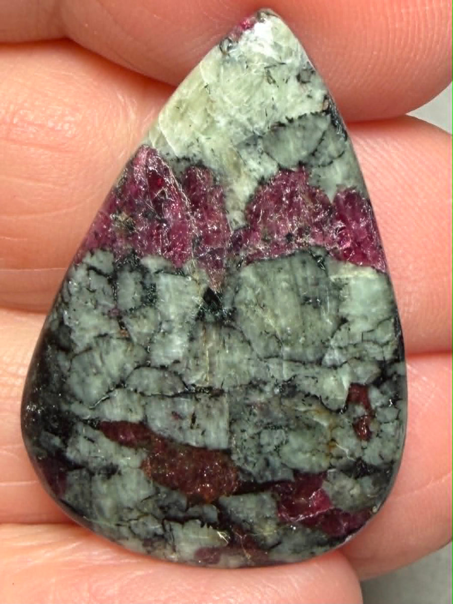 Teardrop 32x22mm Eudialyte Cabochon 45