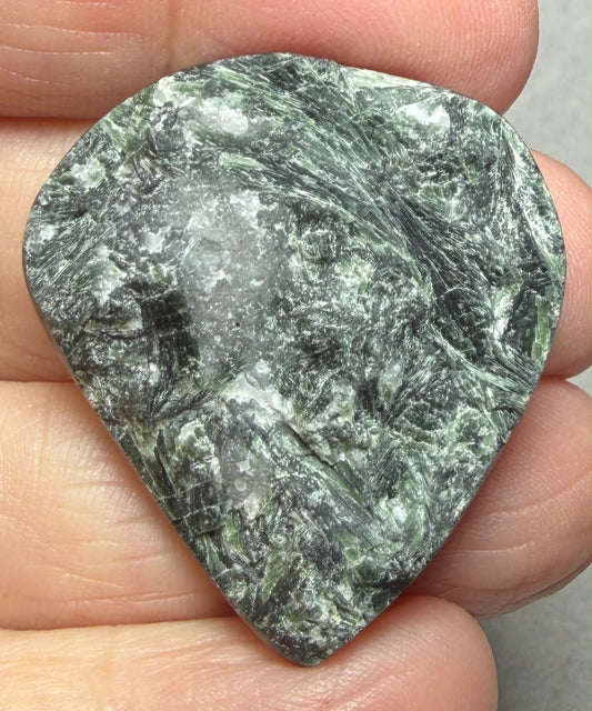 Teardrop 35x31mm Actinolite Cabochon 32