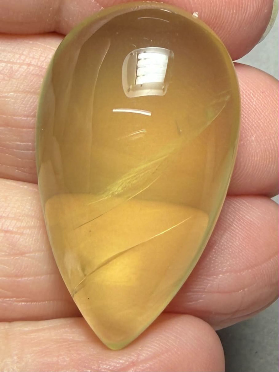 Teardrop 35x21mm Lemon Quartz Cabochon 14
