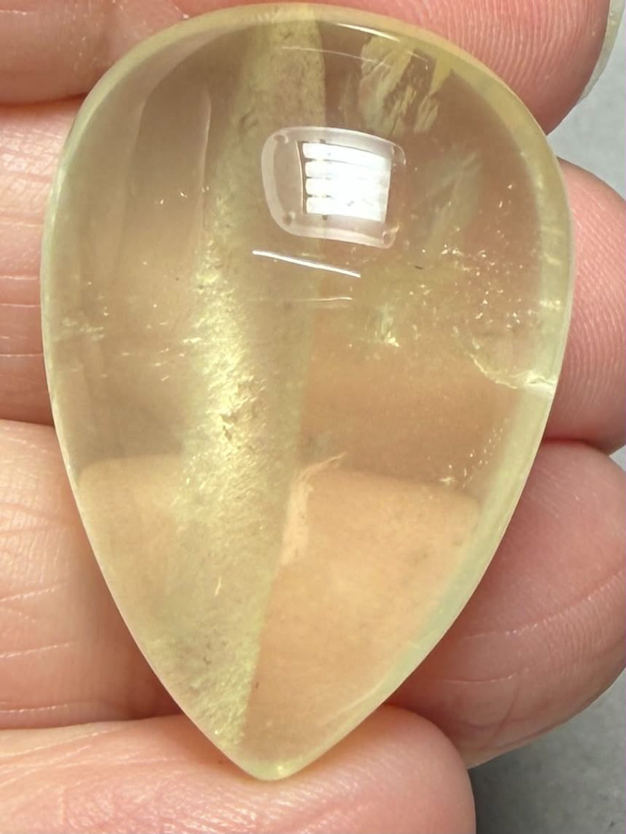 Teardrop 33x23mm Lemon Quartz Cabochon 16