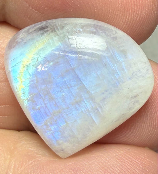 Teardrop 20x22mm Rainbow Moonstone Cabochon 76