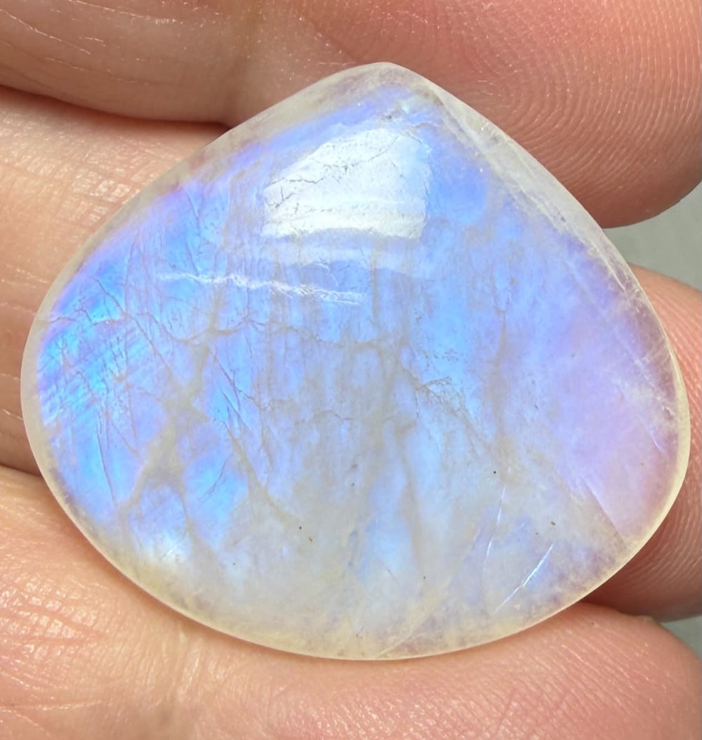 Teardrop 25x28mm Rainbow Moonstone Cabochon 82