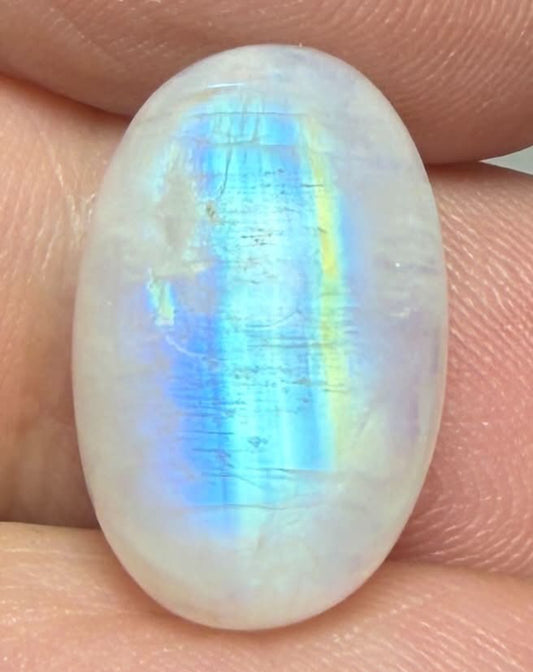 Oval 17x11mm Rainbow Moonstone Cabochon 102