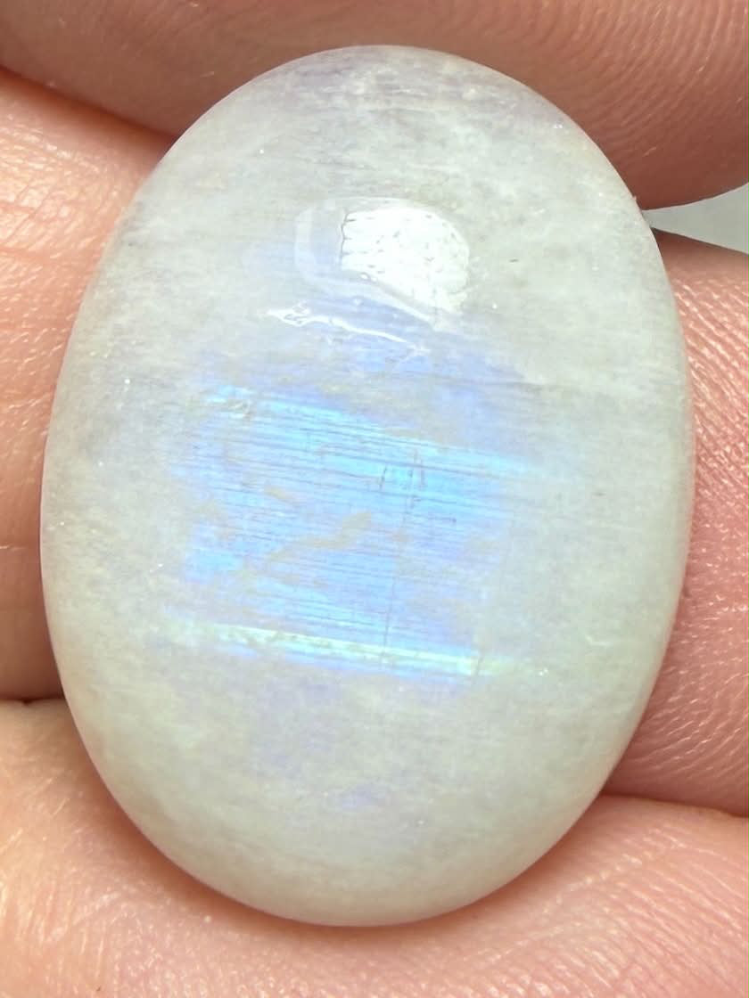 Oval 22x16mm Rainbow Moonstone Cabochon 122
